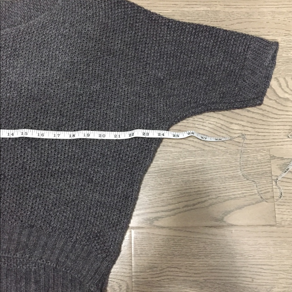 Cropped Grey knit sweater - Picture 9 of 15